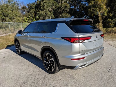 2023 Mitsubishi Outlander SE