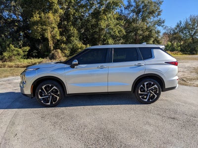 2023 Mitsubishi Outlander SE