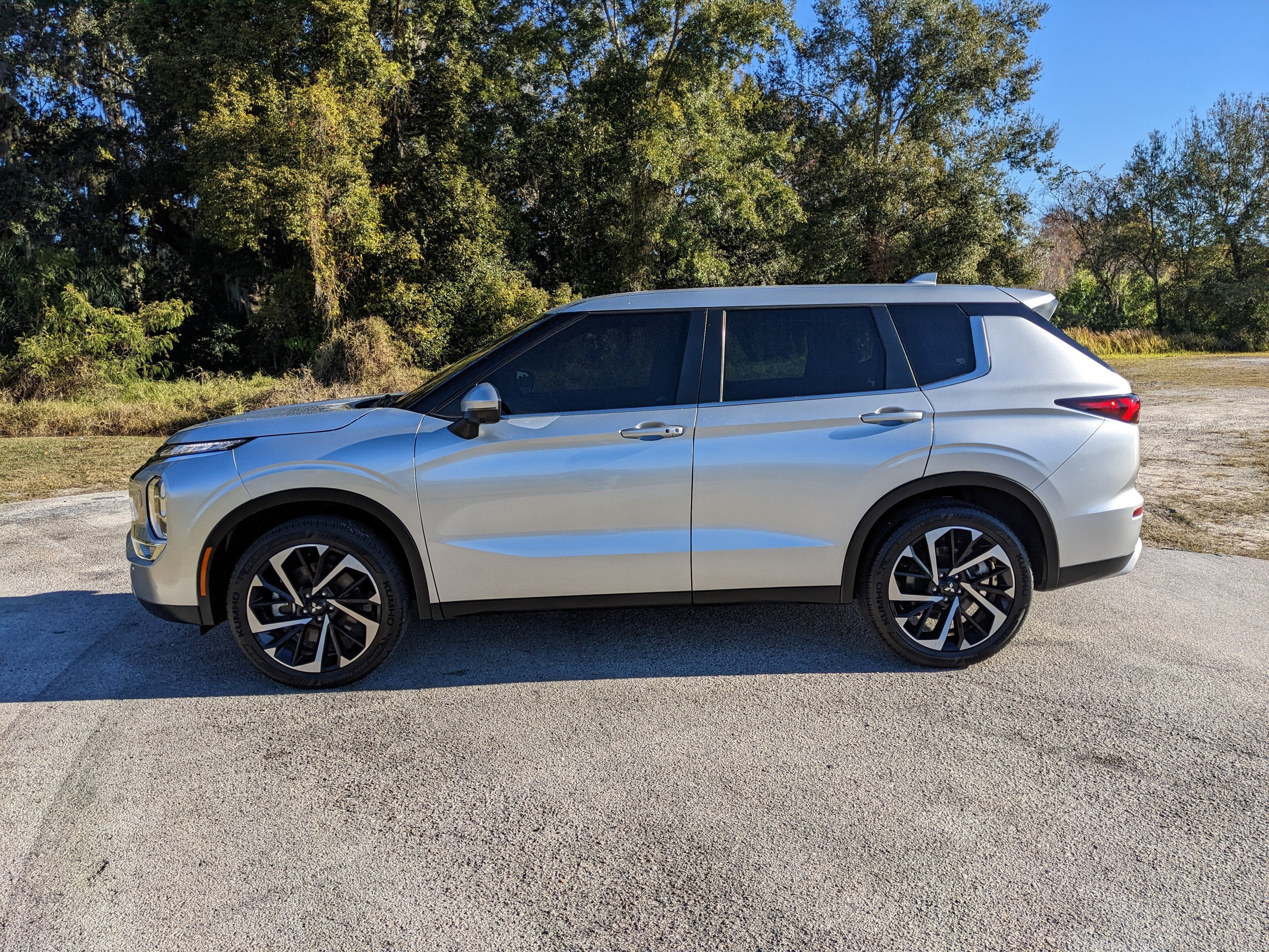 2023 Mitsubishi Outlander SE