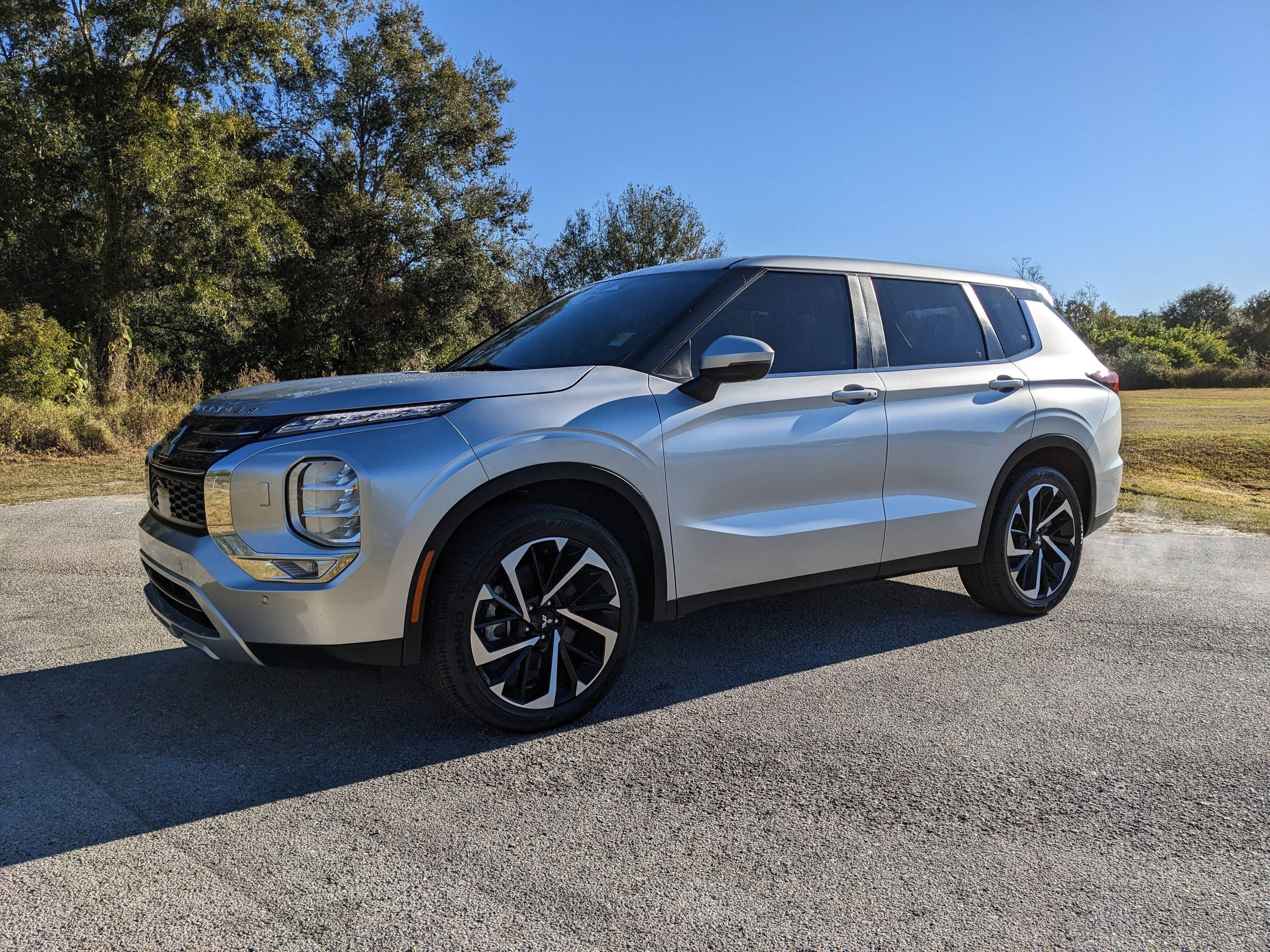 2023 Mitsubishi Outlander SE