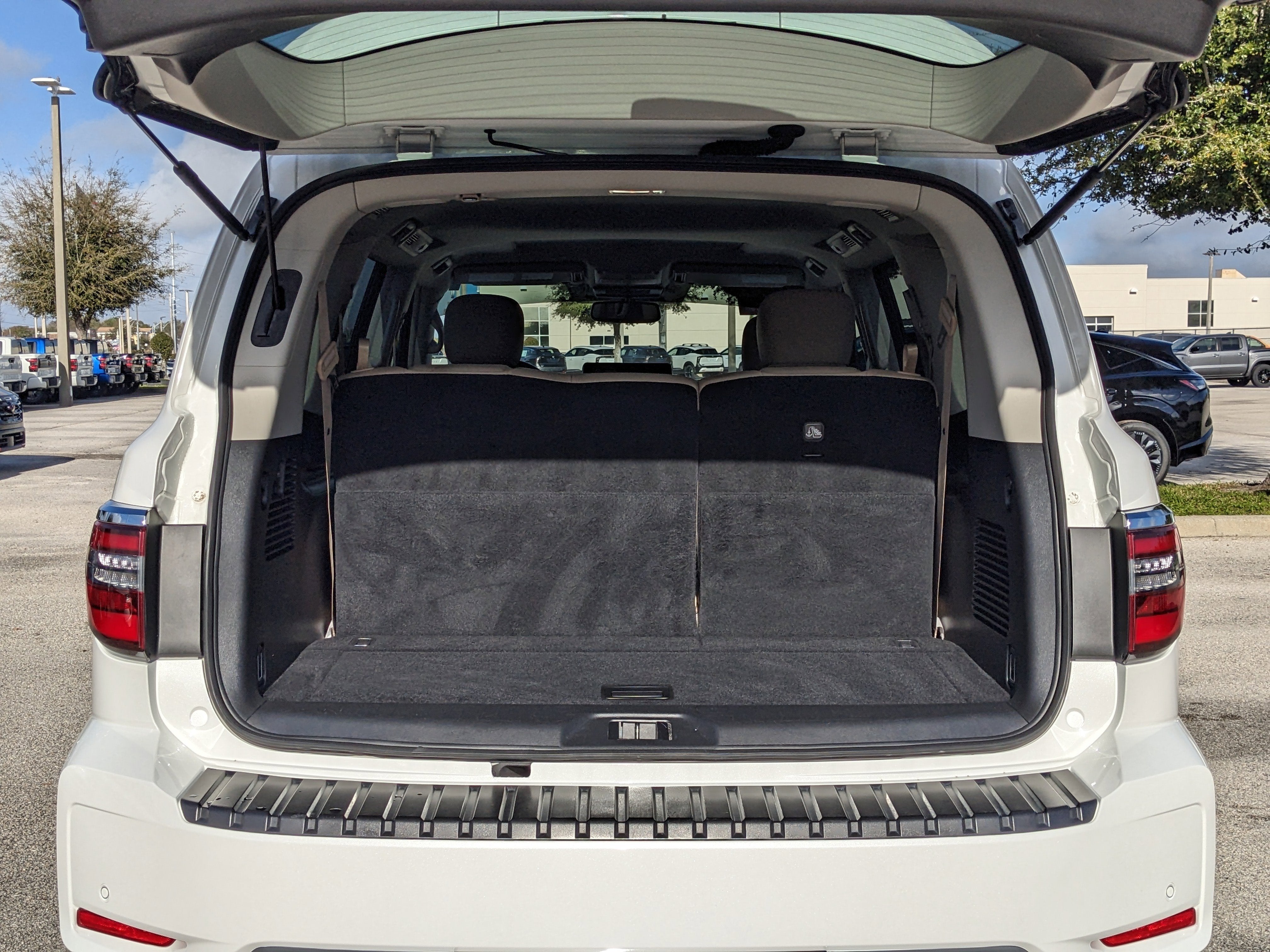 2023 Nissan Armada SL