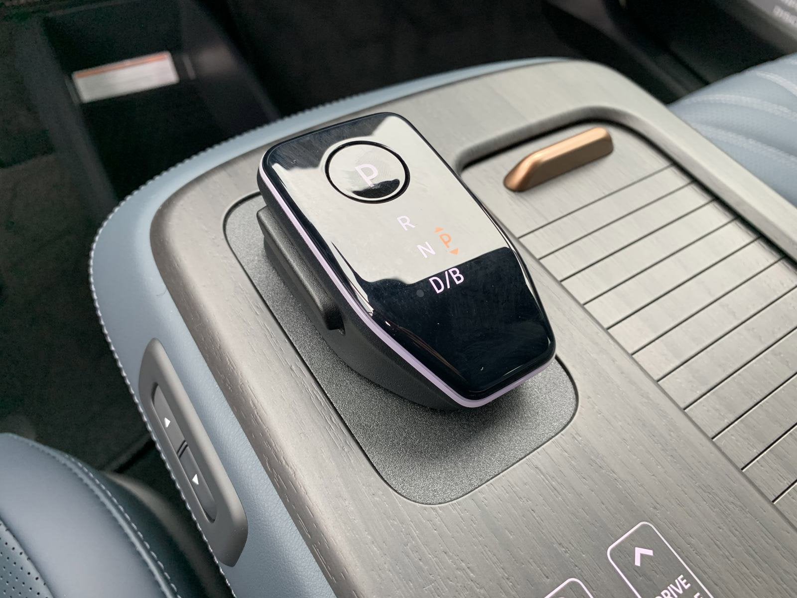 2025 Nissan ARIYA PLATINUM+