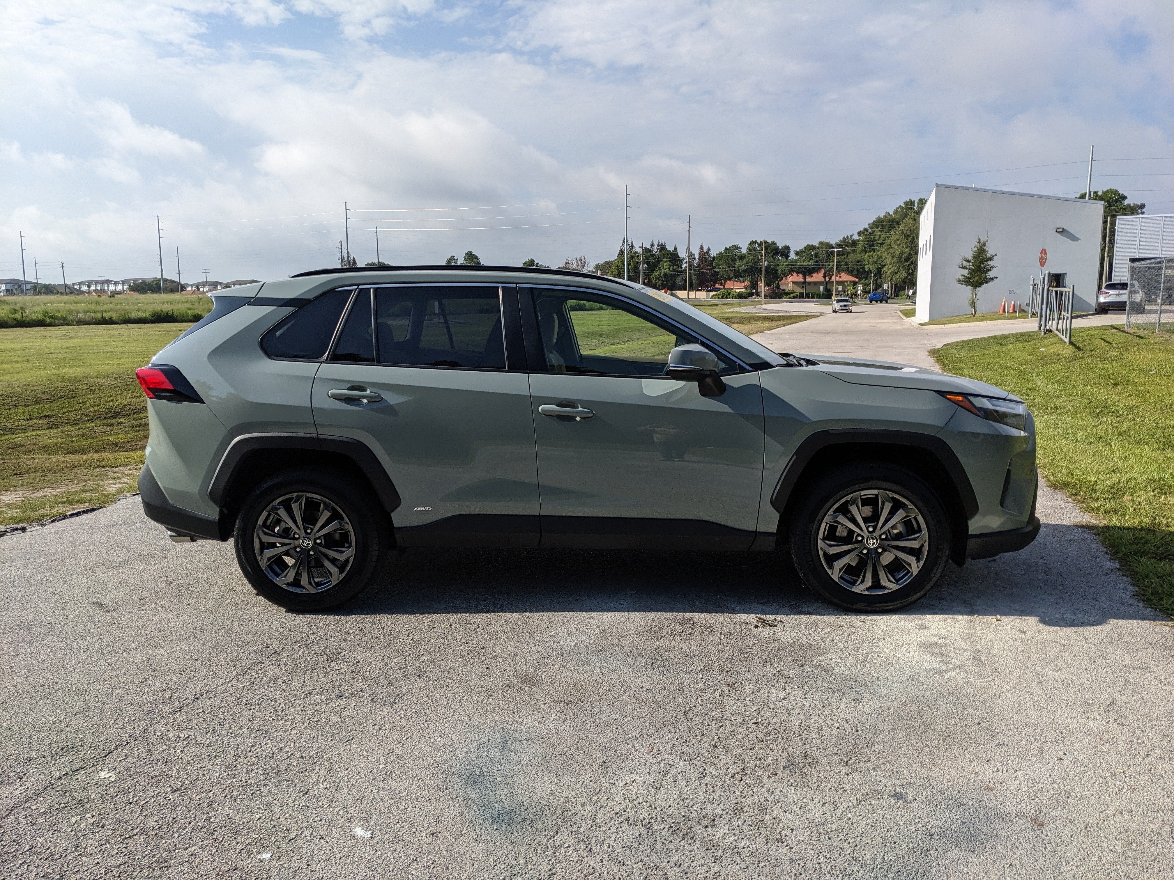 2023 Toyota RAV4 Hybrid XLE Premium