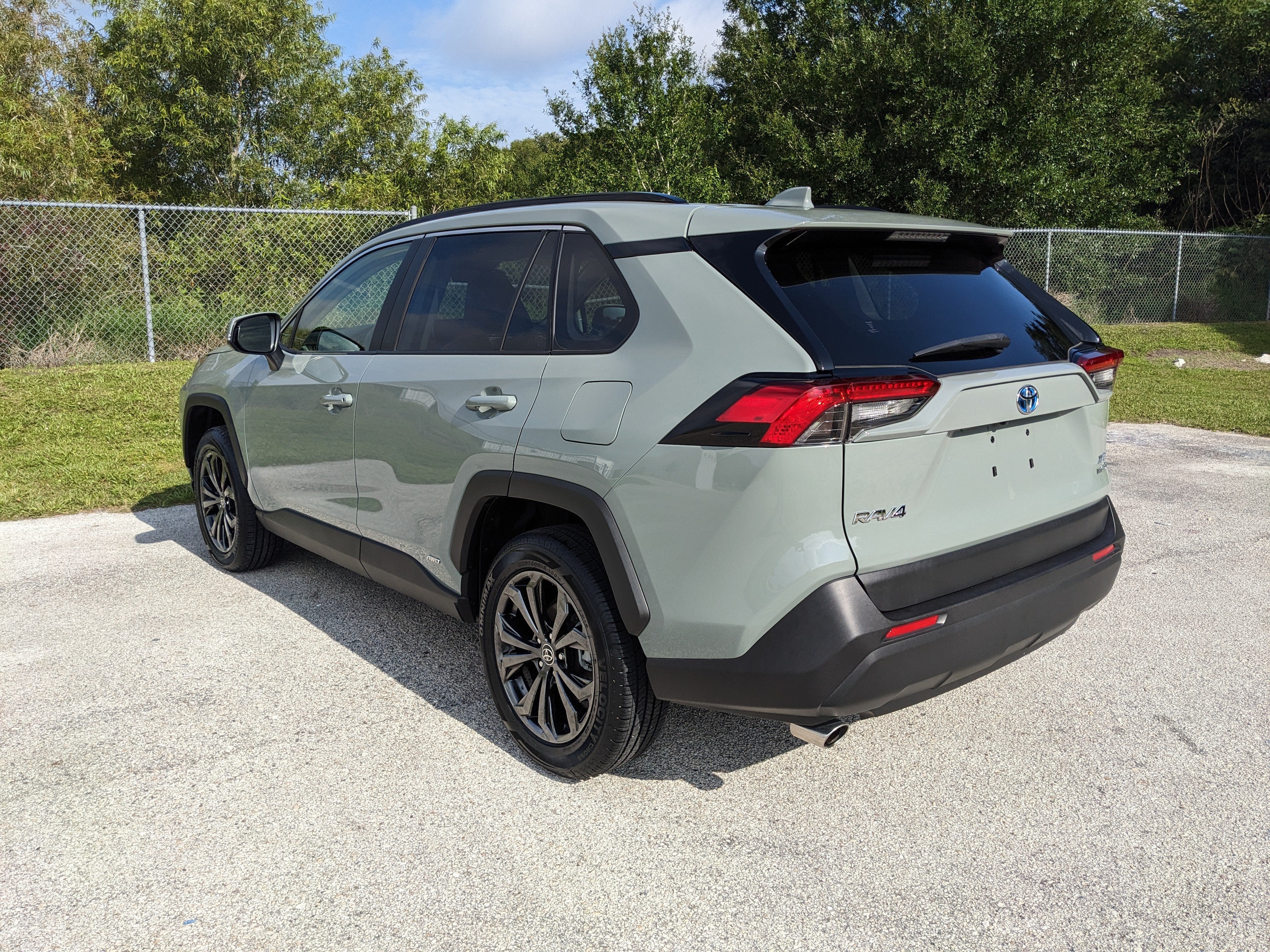 2023 Toyota RAV4 Hybrid XLE Premium