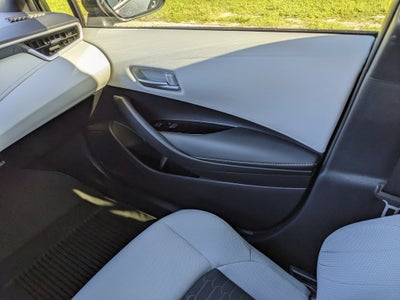 2025 Toyota Corolla Hatchback SE