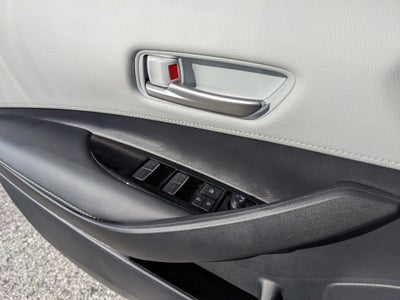 2025 Toyota Corolla Hatchback SE