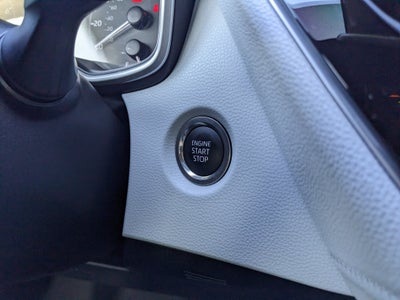 2025 Toyota Corolla Hatchback SE