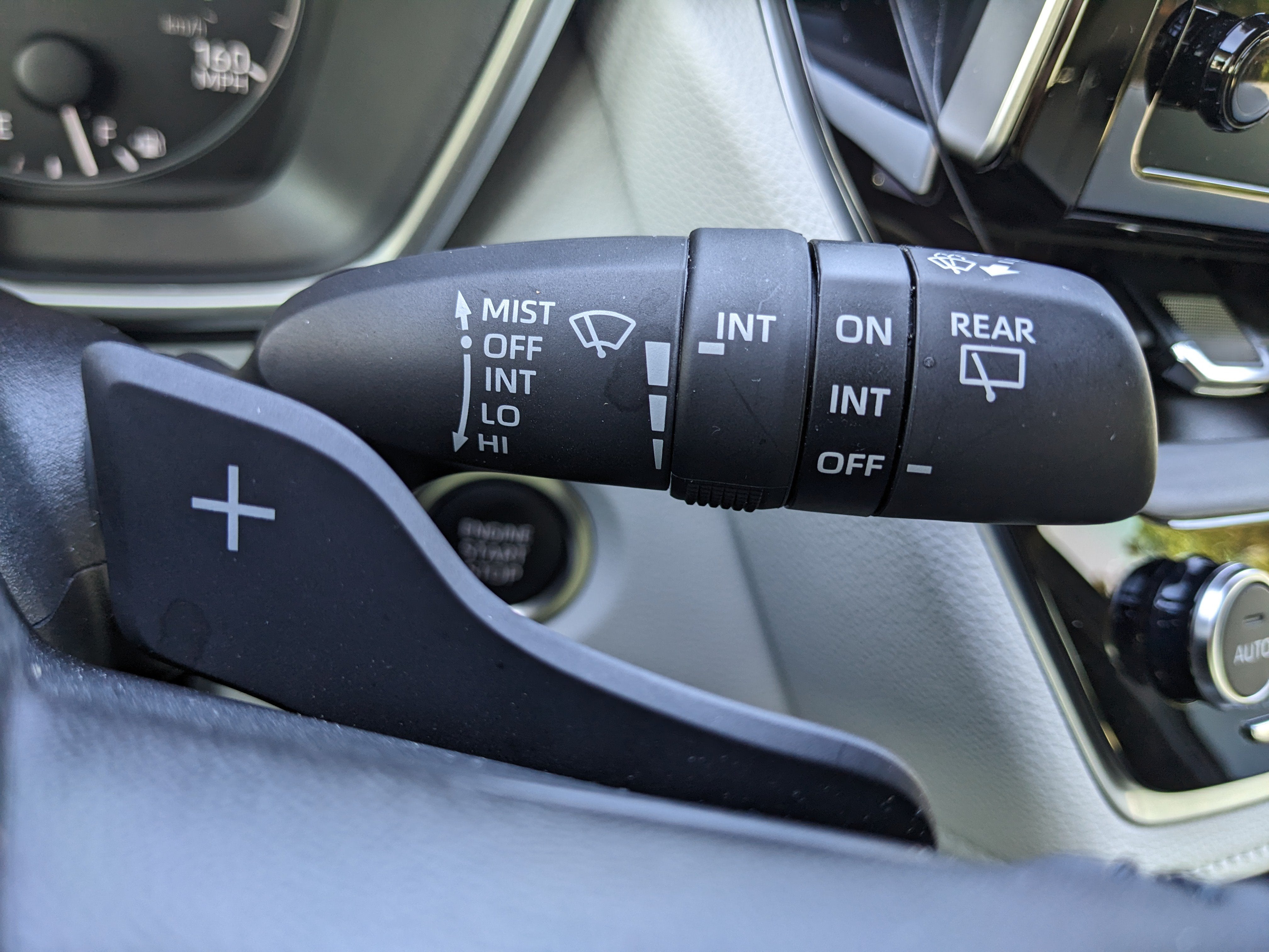 2025 Toyota Corolla Hatchback SE