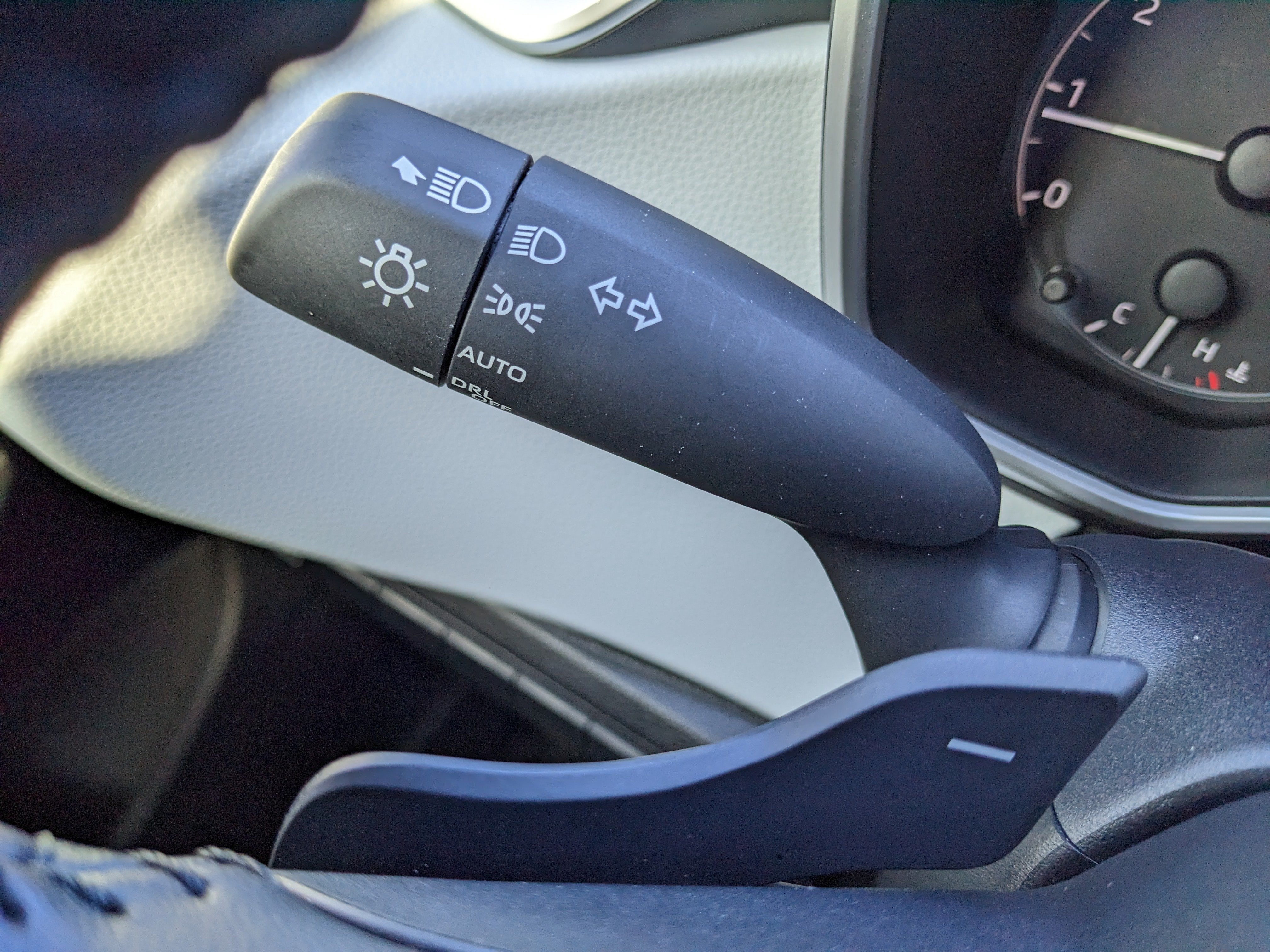 2025 Toyota Corolla Hatchback SE