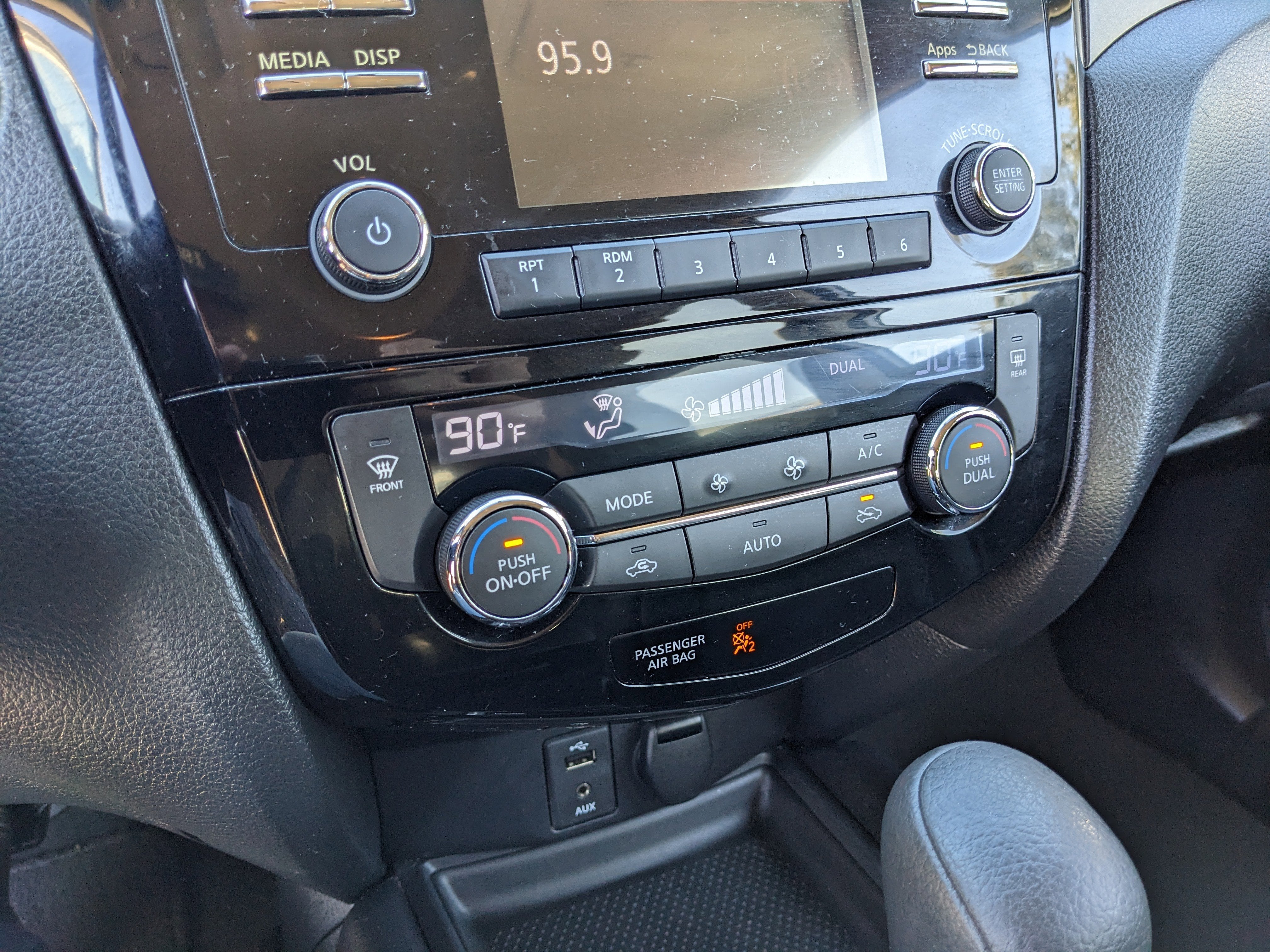 2016 Nissan Rogue SV