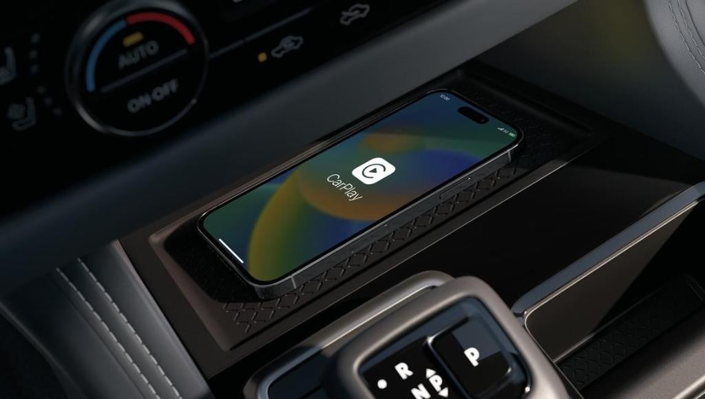 Leaf model car play mobile app